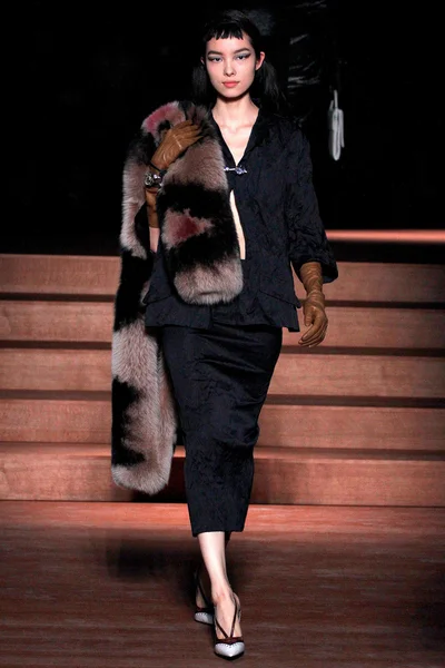 Look 13